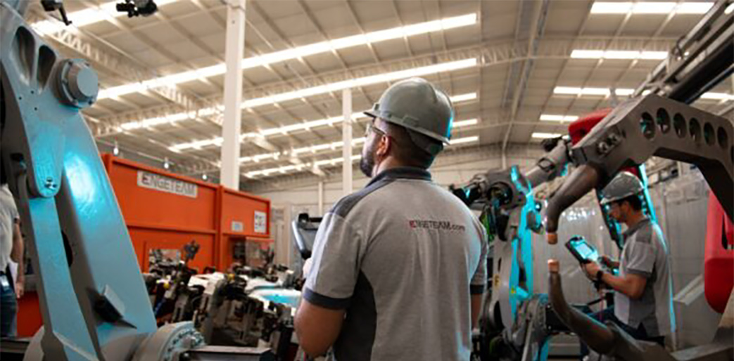 Monitoramento da linha de produção com robôs.